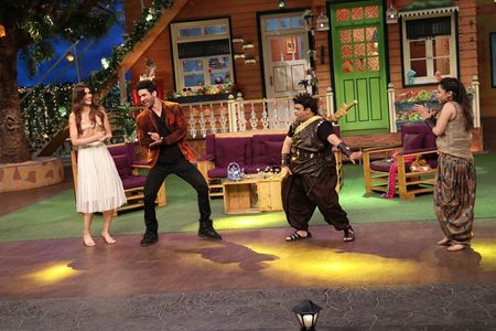 Kiku Sharda, Sumona Chakravarti, Sushant Singh Rajput, and Kriti Sanon in The Kapil Sharma Show (2016)