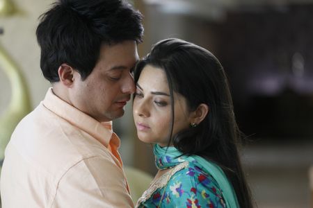 Swapnil Joshi and Sonalee Kulkarni in Mitwaa (2015)