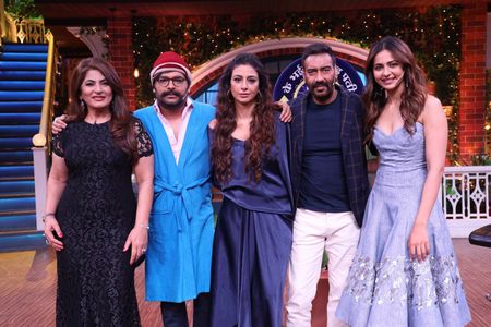 Tabu, Ajay Devgn, Archana Puran Singh, Rakul Preet Singh, and Kapil Sharma in The Kapil Sharma Show: The Cast of De De P