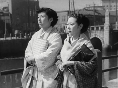 Ranko Hanai and Kinuyo Tanaka in Ginza Cosmetics (1951)