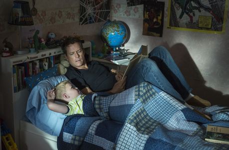 Greg Kinnear and Connor Corum in Heaven Is for Real (2014)