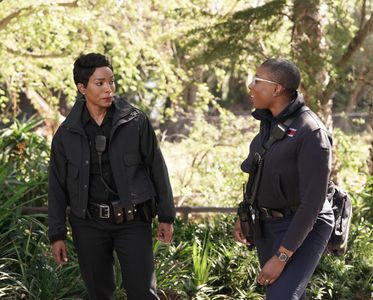 Angela Bassett and Aisha Hinds in 9-1-1 (2018)