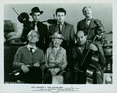 Alec Guinness, Peter Sellers, Herbert Lom, Danny Green, Katie Johnson, and Cecil Parker in The Ladykillers (1955)