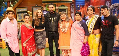 Ali Asgar, Sunil Grover, Kiku Sharda, Yuvraj Singh, Hazel Keech, Sumona Chakravarti, Chandan Prabhakar, and Kapil Sharma