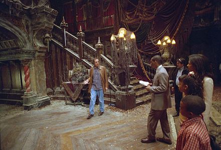 Eddie Murphy, Marc John Jefferies, Rob Minkoff, Marsha Thomason, and Aree Davis in The Haunted Mansion (2003)