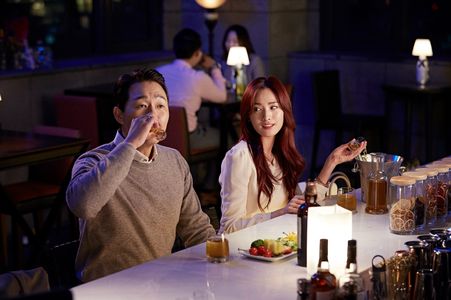 Park Sung-woong and Jin-Ah Im in The Swindlers (2017)