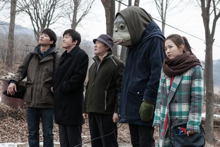 Cheon-hee Lee, Park Bo-young, Kim Hee-won, Kwang-Soo Lee, and Jang Gwang in Collective Invention (2015)