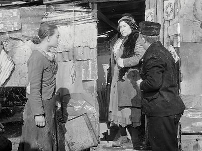 Brunella Bovo, Anna Carena, and Francesco Golisano in Miracle in Milan (1951)