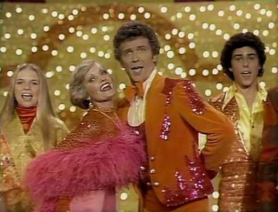 Florence Henderson, Robert Reed, Christopher Knight, and Geri Reischl in The Brady Bunch Variety Hour (1976)