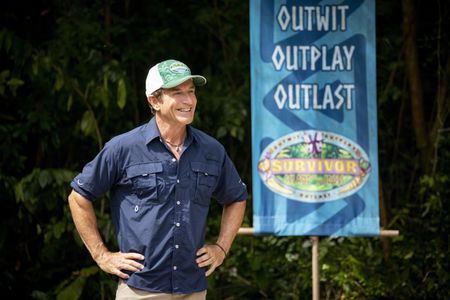 Jeff Probst in Survivor (2000)