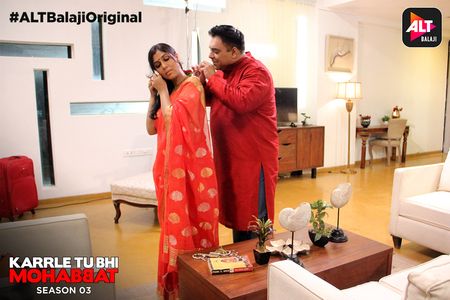 Ram Kapoor and Sakshi Tanwar in Karrle Tu Bhi Mohabbat (2017)