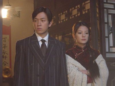 Yueming Pan and Wei Zhao in Moment in Peking (2005)