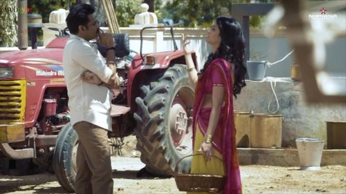 Pawan Kalyan and Shruti Haasan in Katamarayudu (2017)