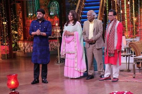 Rahat Indori, Archana Puran Singh, Ashok Chakradhar, and Kapil Sharma in The Kapil Sharma Show: Hasya Kavi Sammelan (201