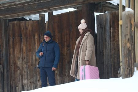 Elizaveta Yankovskaya and Yuriy Borisov in Podelniki (2021)