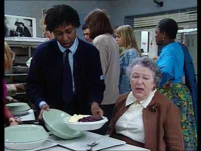 Barbara Gozens, Marina de Graaf, John Jones, Haïti Kensmil, Ella Snoep, and Liz Snoyink in Vrouwenvleugel (1993)