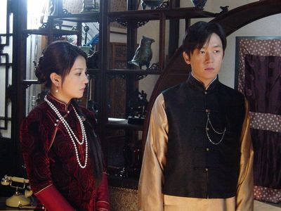 Yueming Pan and Wei Zhao in Moment in Peking (2005)