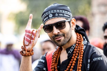 Kartik Aaryan in Bhool Bhulaiyaa 2 (2022)