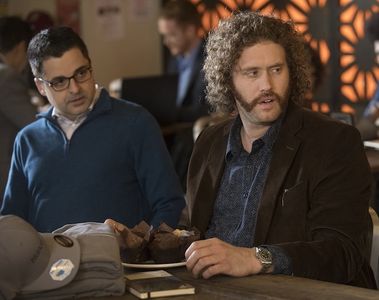 Still of Jeff Marlow and T.J. Miller in Silicon Valley: Customer Service