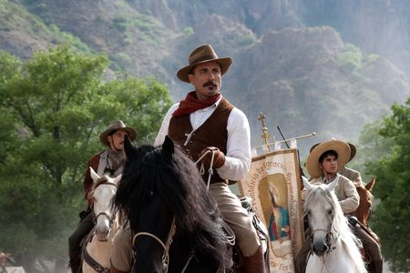 Andy Garcia and Mauricio Kuri in Outlaws (2012)