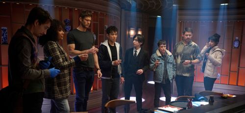 Elliot Page, Robert Sheehan, Tom Hopper, David Castañeda, Justin H. Min, Ritu Arya, Aidan Gallagher, and Emmy Raver-Lamp