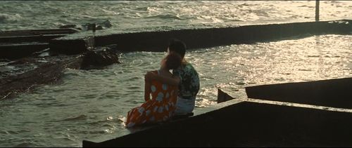 Yûsuke Kawazu and Miyuki Kuwano in Cruel Story of Youth (1960)