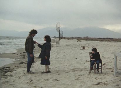 Tania Palaiologou, Stratos Tzortzoglou, and Michalis Zeke in Landscape in the Mist (1988)