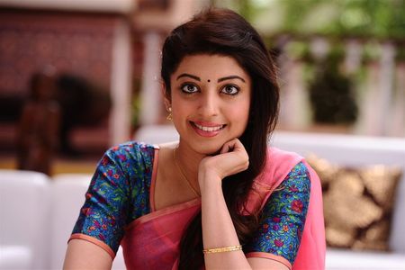 Pranitha in Brahmotsavam (2016)