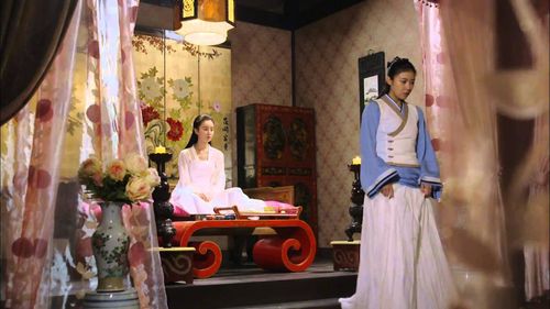 Ha Ji-Won and Hye-Rin Han in The Empress Ki (2013)