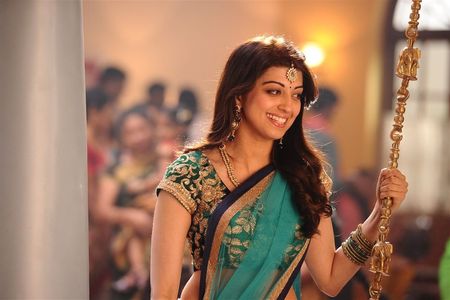 Pranitha in Brahmotsavam (2016)