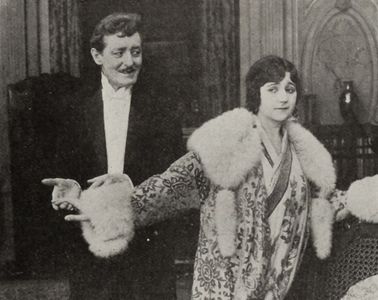 Marc McDermott and Mabel Trunnelle in The Destroying Angel (1915)