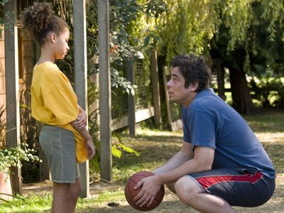 Benicio Del Toro and Alexis Llewellyn in Things We Lost in the Fire (2007)