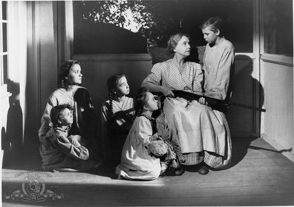 Lillian Gish, Sally Jane Bruce, Cheryl Callaway, Gloria Castillo, Billy Chapin, and Mary Ellen Clemons in The Night of t