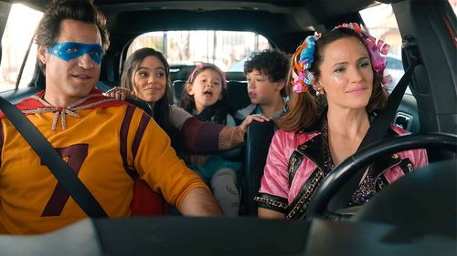 Jennifer Garner, Edgar Ramírez, Jenna Ortega, Julian Lerner, and Everly Carganilla