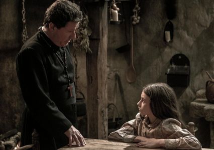 Joaquim de Almeida and Stephanie Gil in Fatima (2020)