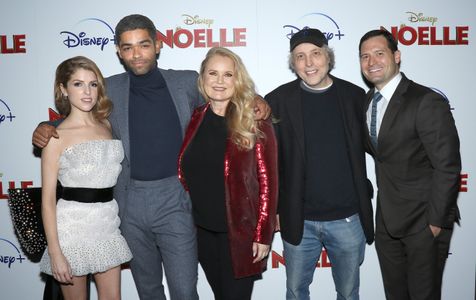 Anna Kendrick, Marc Lawrence, Suzanne Todd, and Kingsley Ben-Adir at an event for Noelle (2019)