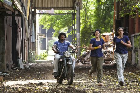 Madhavan, Ritika Singh, and Mumtaz Sorcar in Irudhi Suttru (2016)