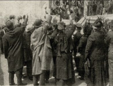 James Ayres, Pauline Curley, Nellie Dent, Frank Du Frane, Walter James, and Edna Spence in The Unbroken Road (1915)