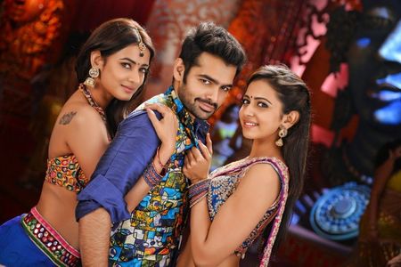 Ram Pothineni, Sonal Chauhan, and Rakul Preet Singh in Pandaga Chesko (2015)