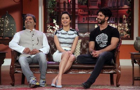 Vishal Bhardwaj, Shahid Kapoor, and Shraddha Kapoor in Comedy Nights with Kapil (2013)