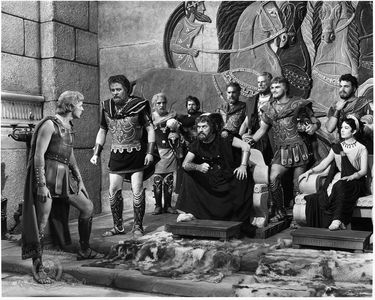 Richard Burton, Stanley Baker, Friedrich von Ledebur, Marisa de Leza, Niall MacGinnis, and Fredric March in Alexander th