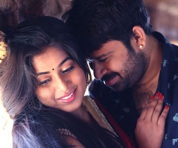 Shamna Kasim and Ashwin Shekhar in Manal Kayiru 2 (2016)