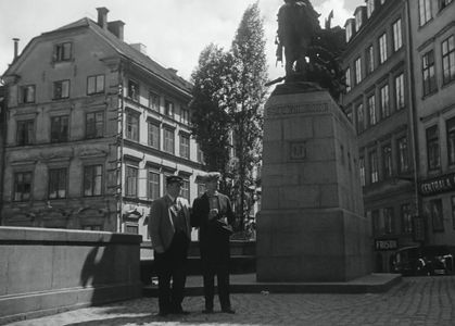 Edvin Adolphson and Eric Abrahamsson in The Count of the Old Town (1935)