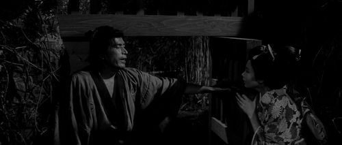 Miyuki Kuwano and Tetsurô Tanba in Three Outlaw Samurai (1964)