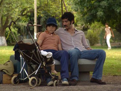 Ernesto Alterio and Teo Gutiérrez Moreno in Clandestine Childhood (2011)