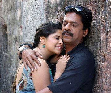 Upendra Limaye and Sai Tamhankar in Guru Pournima (2014)