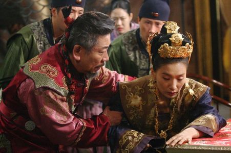 Kim Seo-hyeong and Myoung-guk Kim in The Empress Ki (2013)