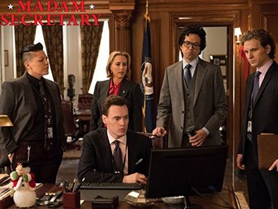 Téa Leoni, Geoffrey Arend, Sara Ramirez, Sebastian Arcelus, and Erich Bergen in Madam Secretary (2014)