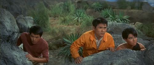 Kumi Mizuno, Chôtarô Tôgin, and Tôru Watanabe in Ebirah, Horror of the Deep (1966)