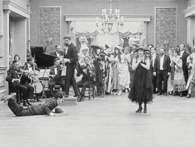 Charles Chaplin, Leota Bryan, Frank J. Coleman, Edna Purviance, and John Rand in The Count (1916)